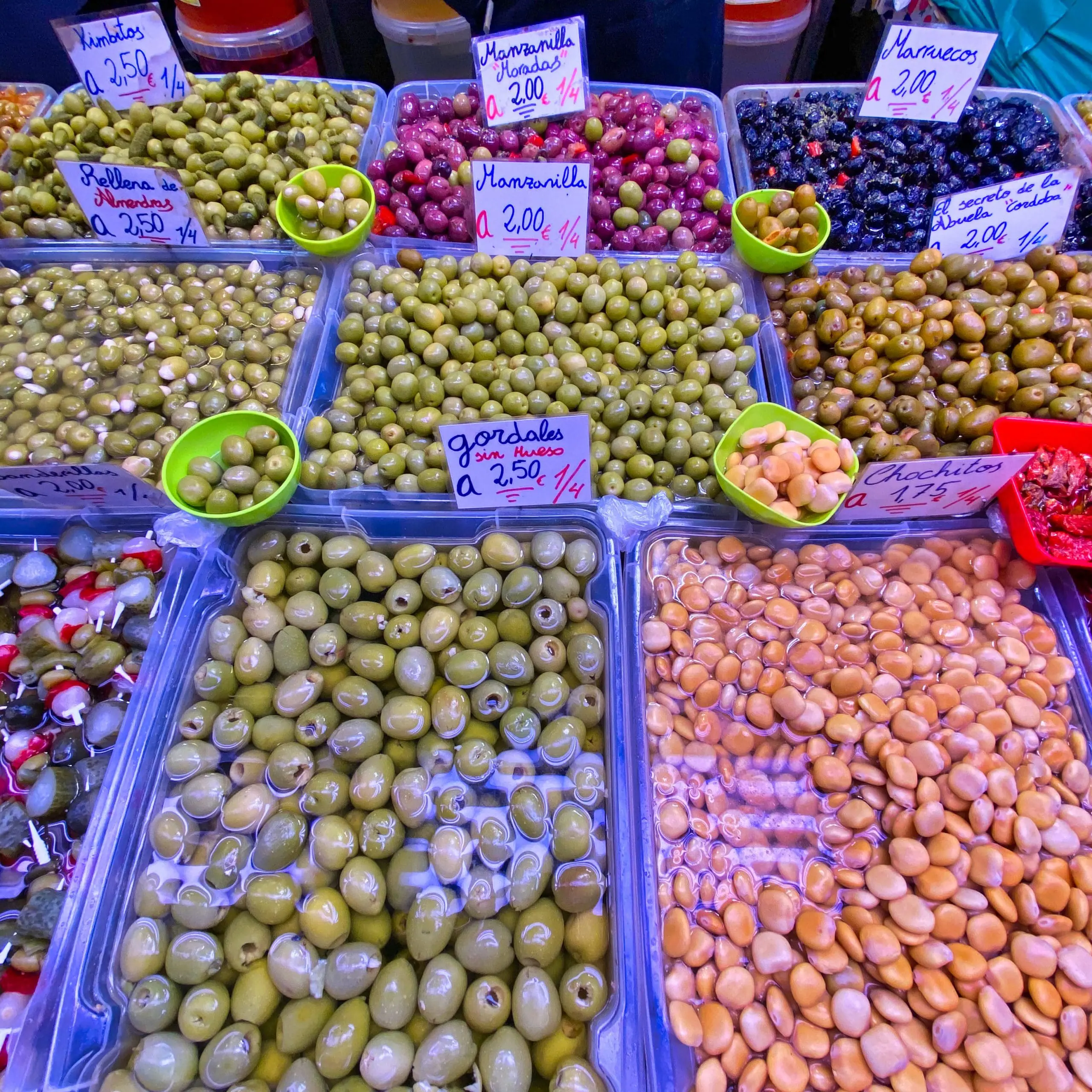 Oliven im Atarazanas Markt